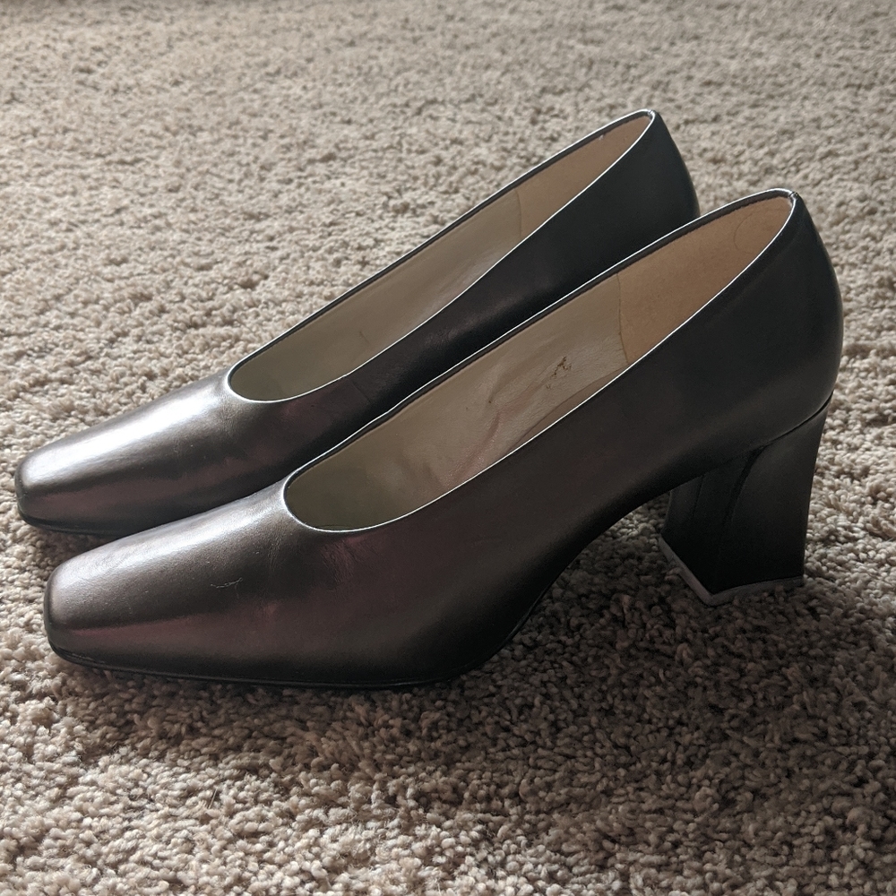 Gold Close Toe Heels